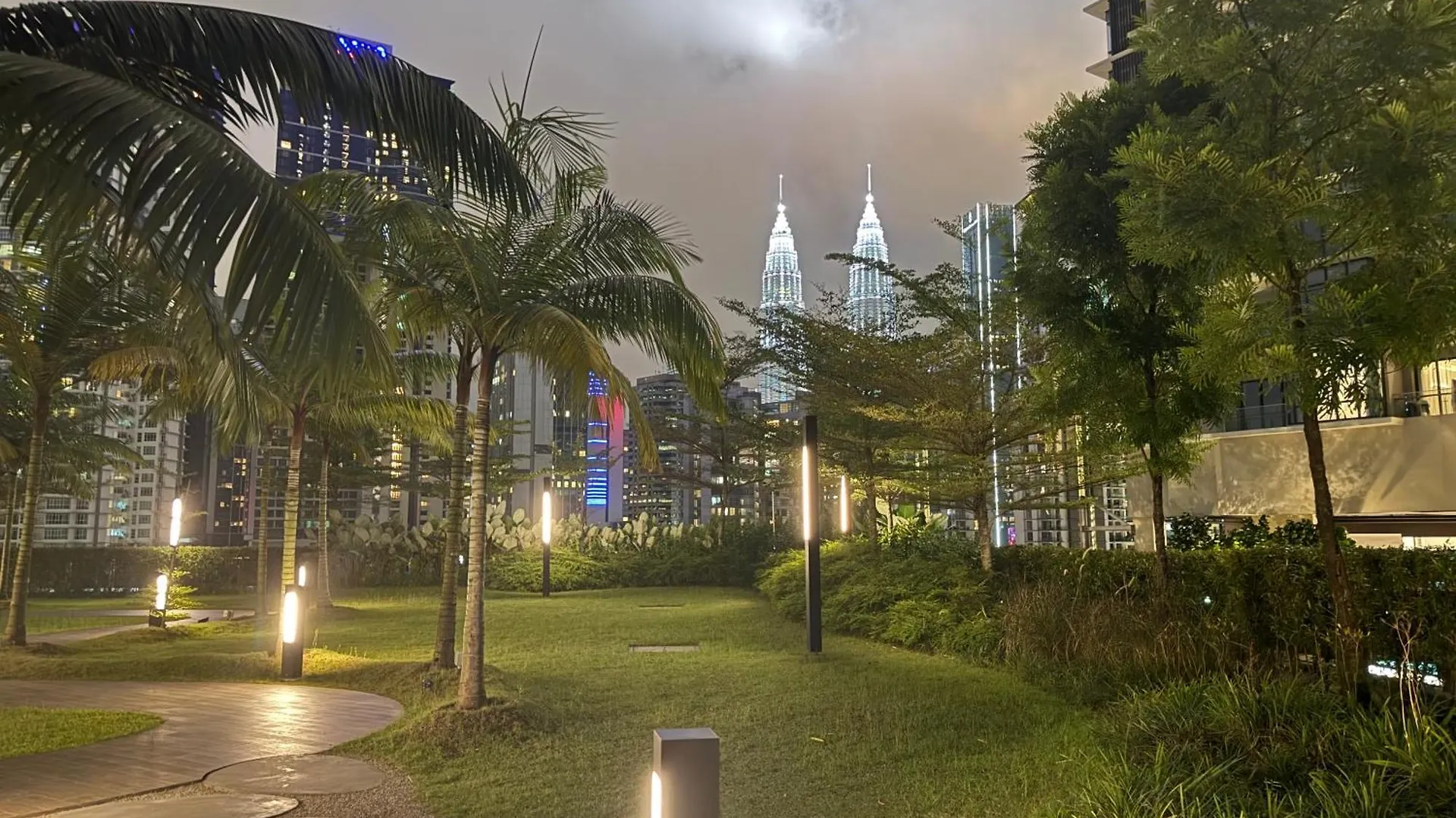 Lägenhet Eaton Residences Klcc By Armanee Kuala Lumpur