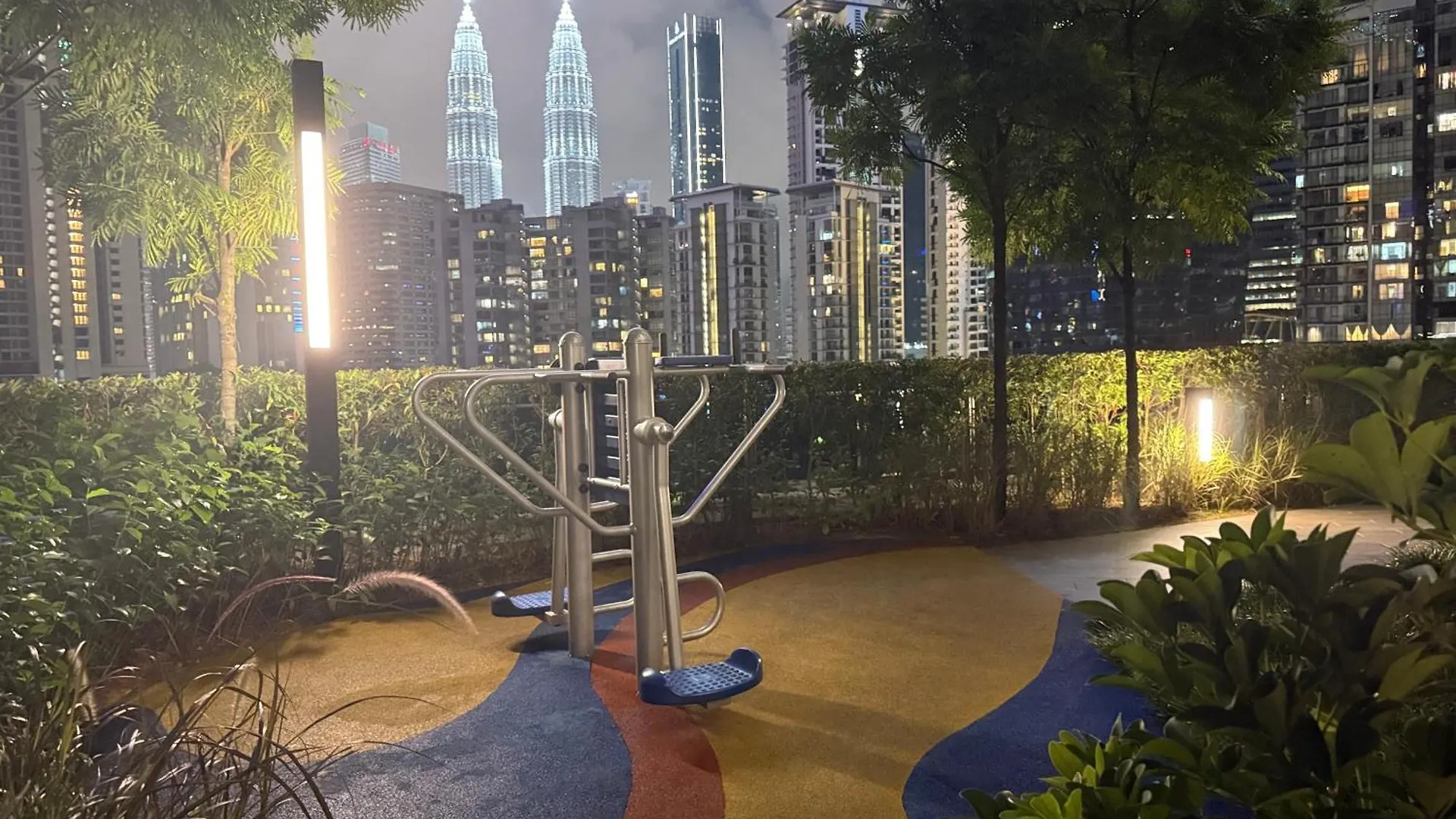 Lägenhet Eaton Residences Klcc By Armanee Kuala Lumpur